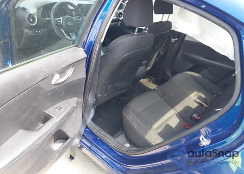 2021 Kia Forte Lxs z USA, uszkodzony, nr VIN 3KPF24AD5ME291444